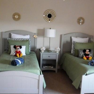 Guest bedroom, twin beds