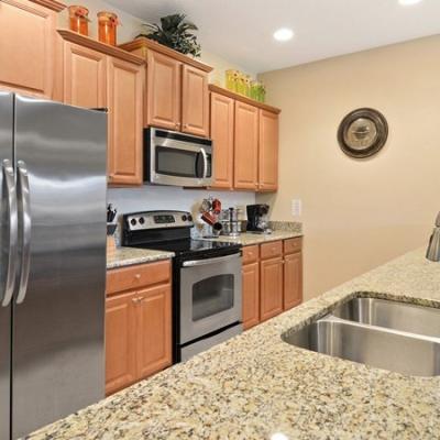 Fully equipped kitchen with large breakfast bar 
