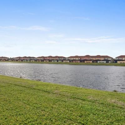 Lake front townhome in Paradise Palms, Kissimmee, FL