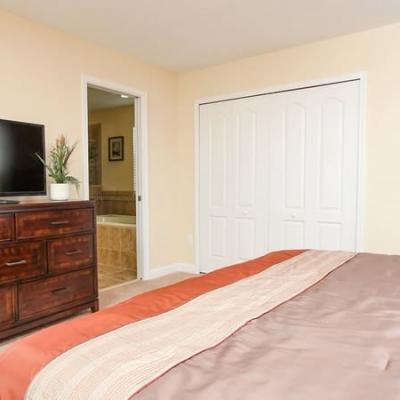 All bedrooms with HDTV
