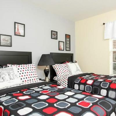 Guest bedroom, twin beds